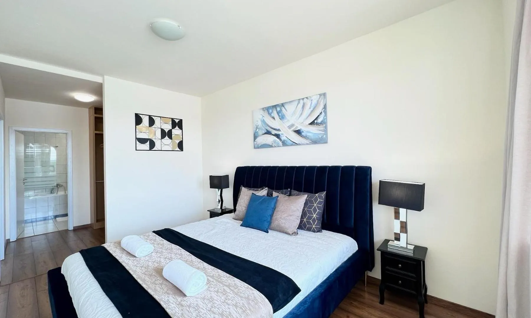 Luxury Apartment With A Beautiful View Of The Danube, Free Spa - Wellness And Car Parking In The Center Of The City Budapest 0*,