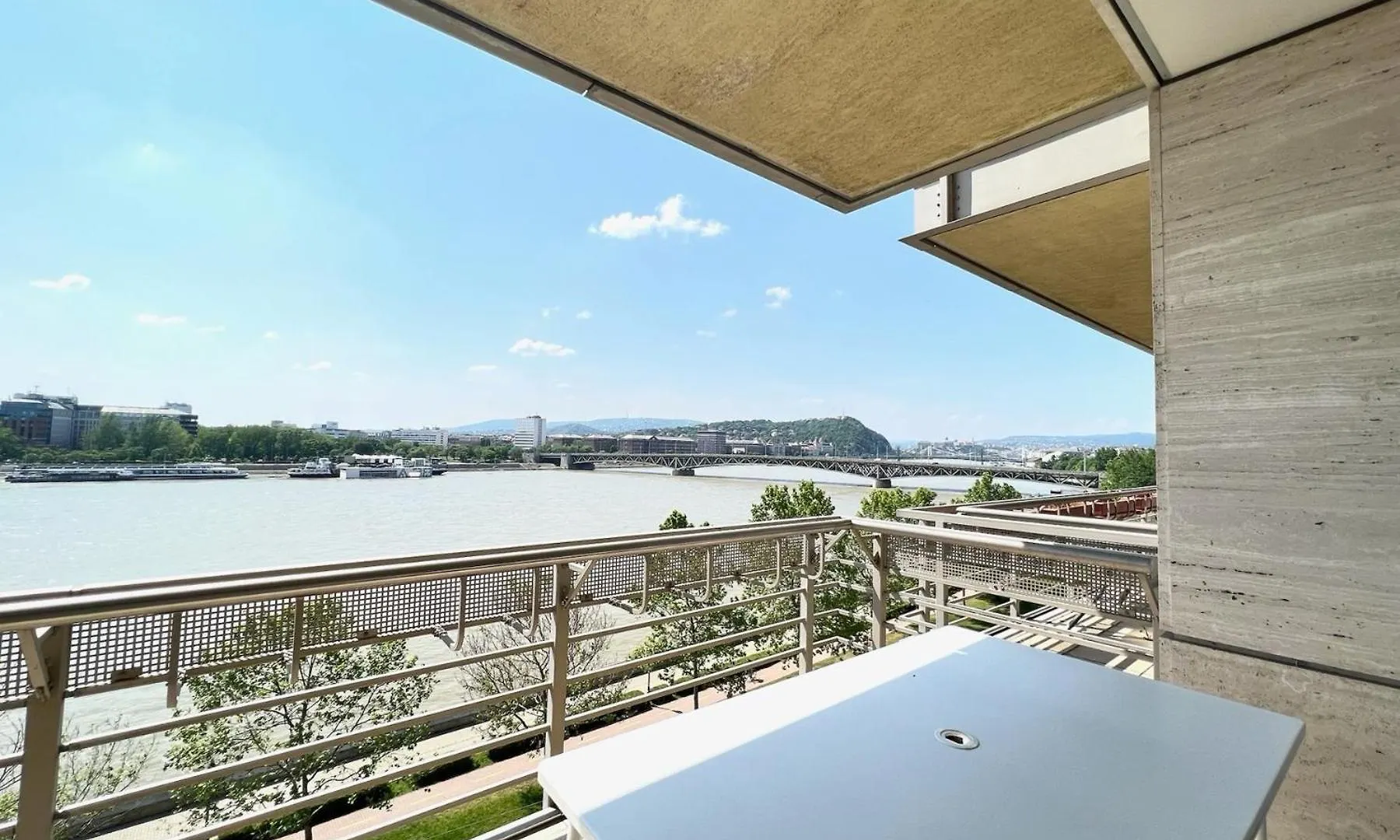 Luxury Apartment With A Beautiful View Of The Danube, Free Spa - Wellness And Car Parking In The Center Of The City Budapest