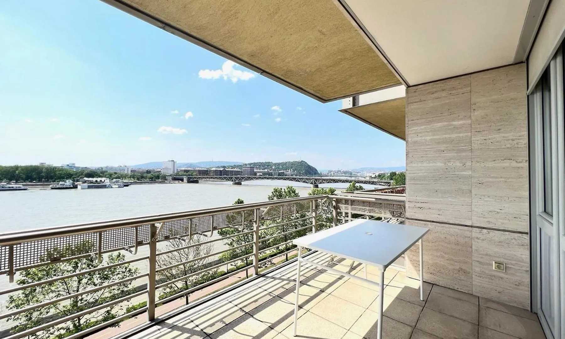 Luxury Apartment With A Beautiful View Of The Danube, Free Spa - Wellness And Car Parking In The Center Of The City Budapest